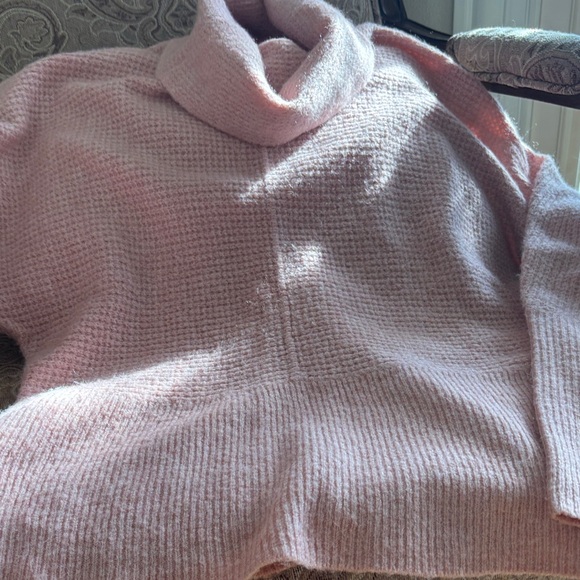 EXPRESS Pink Cowl Neck Cozy, Stylish Sweaterđź’—Size Medium - Picture 10 of 10